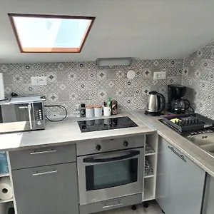 Anica With Parking Apartment